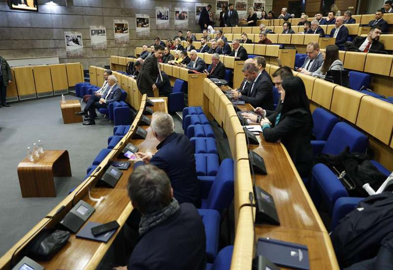 Hoće li SDA će ‘ganjati’ zastupnike da ne glasaju za Vukoju?