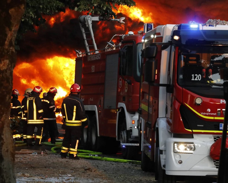 Gori 4.000 kvadrata kod Beograda: 31 vatrogasac gasi požar