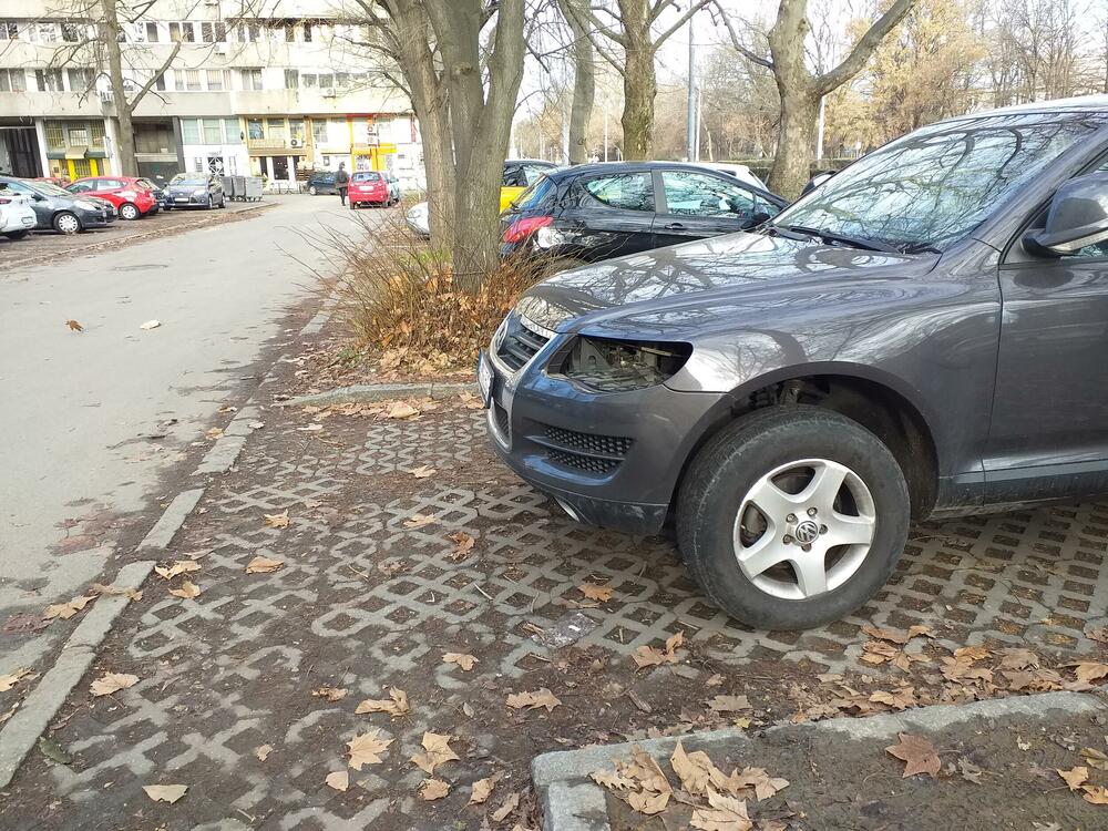 Lopovi najviše kradu dijelove sa automobila kao što su katalizator, farovi, točkovi…