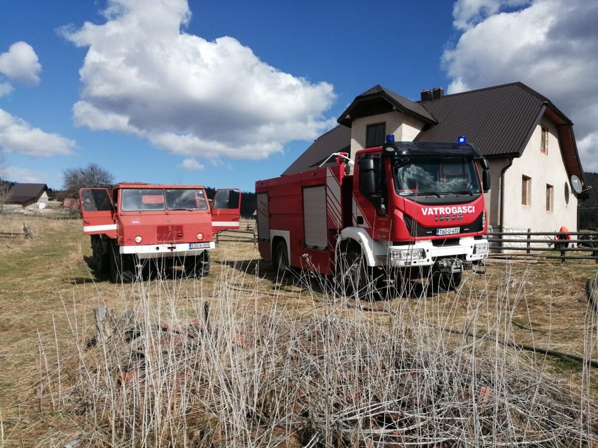 Vatrogasci spašavali djecu zaglavljenu u ogradama, kravu iz provalije, ali i lopte s krova