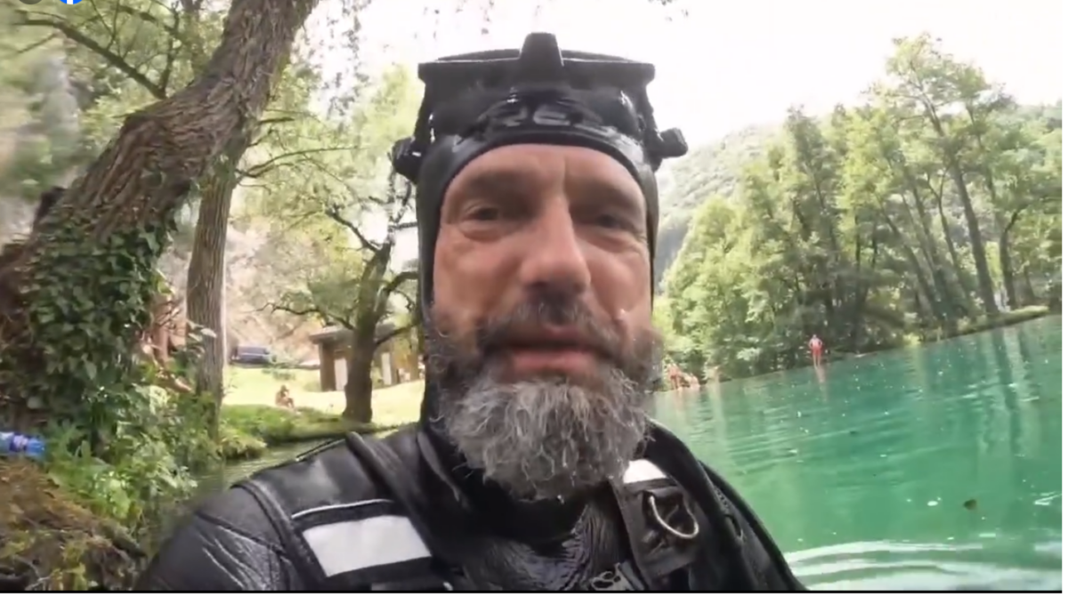 (VIDEO) Vozač sletio u jezero, GSS Jajce će izvući automobil