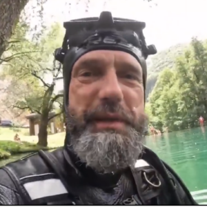 (VIDEO) Vozač sletio u jezero, GSS Jajce će izvući automobil