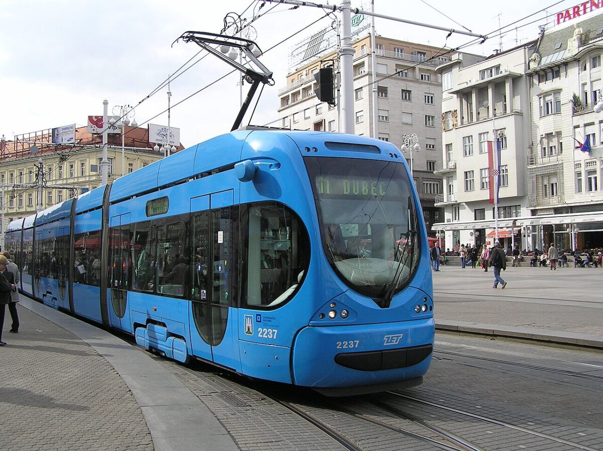 Nedostaju vozači autobusa i tramvaja: Traže da se penzioneri vrate na radna mjesta