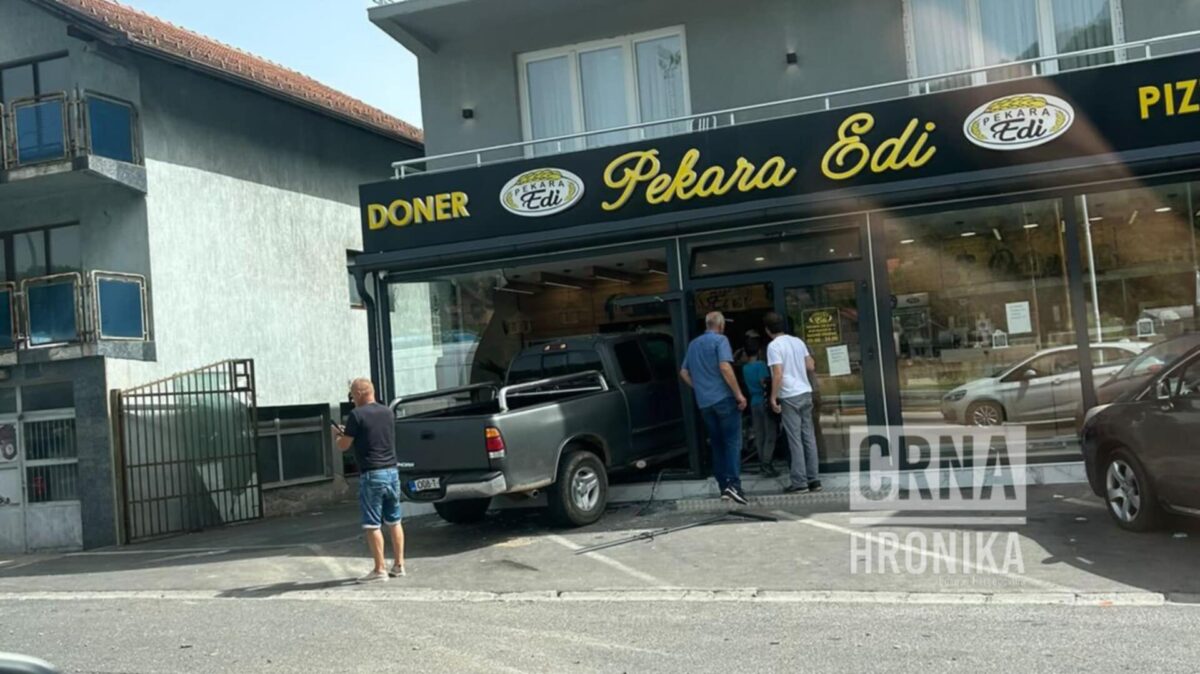 (VIDEO) Nesreća u Blažuju: Automobilom završio u pekari