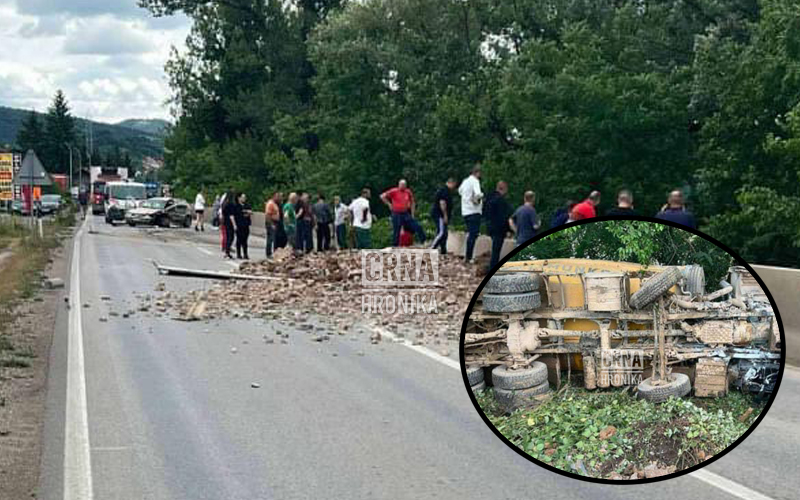 Težak sudar kamiona i automobila kod Doboja, povrijeđene dvije osobe