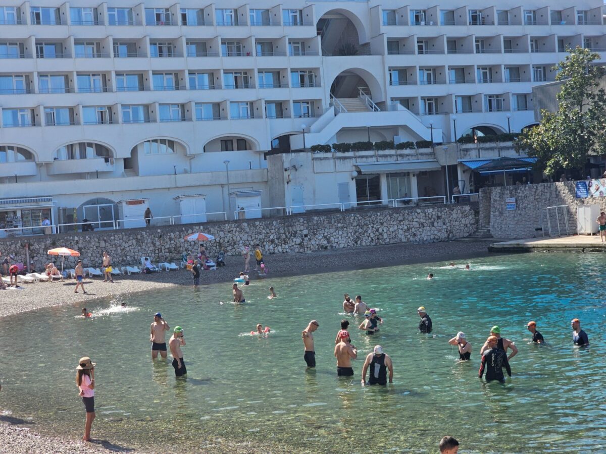 Vikend u Neumu: Broji turisti došli da se kupaju, evo novih cijena