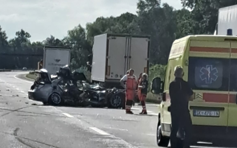 U stravičnoj nesreći na autoputu A3 poginuli mladić (24) i djevojka (21), dijete povrijeđeno