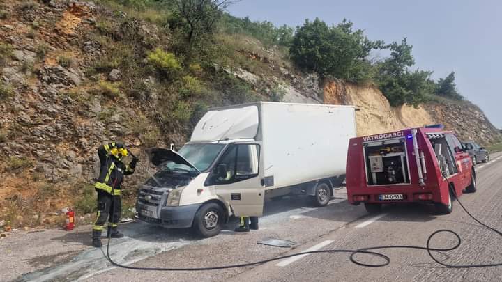 Izgorio teretni kamion kod Mostara: Vozač imao PP aparat