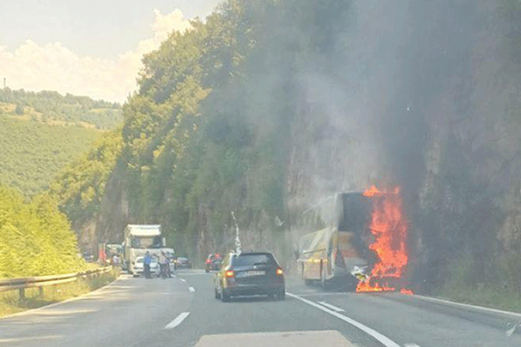 Zapalio se Globtourov autobus: “Na sreću nema povrijeđenih”