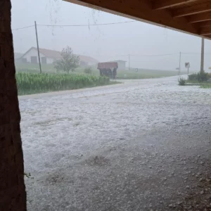 Nevrijeme pogodilo Sloveniju: Oluja ide prema BiH