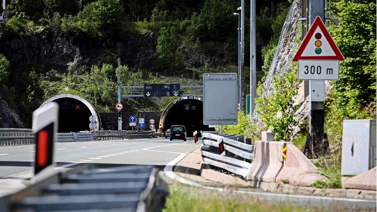 Pijana srpska državljanka uhvaćena u Hrvatskoj s kokainom i oružjem