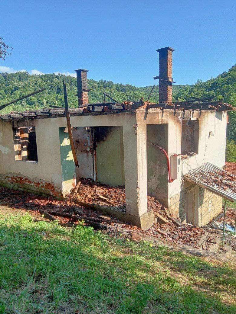 Porodici Hodžić u potpunosti izgorjela kuća: Dobri ljudi pokrenuli akciju