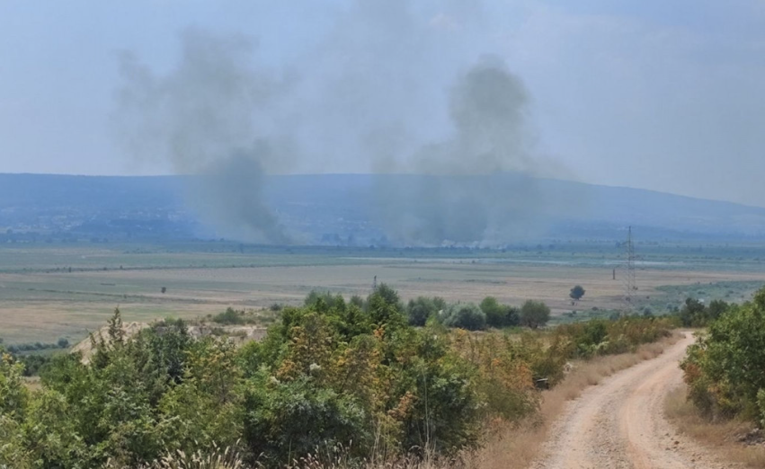 Požar na Mostarskom blatu djelomično ugašen, vatrogasci se još bore s vatronom stihijom