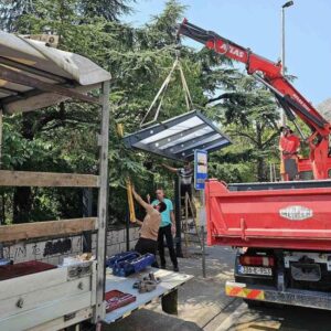 Nakon dugo vremena: Započela montaža autobusnih stajališta u Mostaru