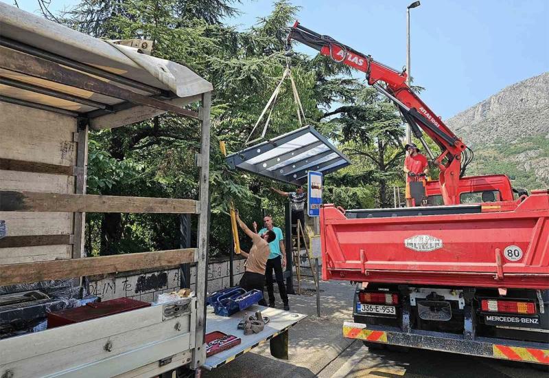 Nakon dugo vremena: Započela montaža autobusnih stajališta u Mostaru