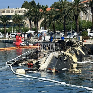 Makarska: Pogledajte kako izgleda izgorena jahta bogatog Hercegovca