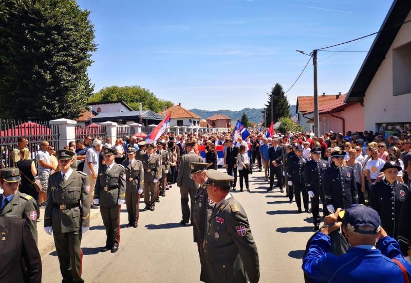 Defile kadeta u Bratuncu i Prijedoru je provokacija i sramota Beograda