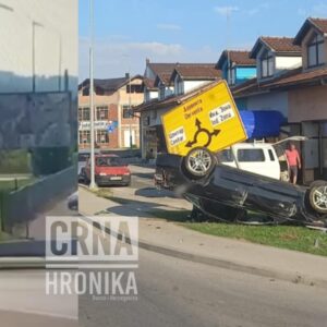 (VIDEO) Pojavio se snimak nesreće u kojoj je vozač AUDI-ja isčupao saobraćajni znak