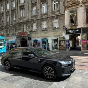 Tony Cetinski parking papak: Skupocjenog BMW-a parkirao nasred ulice