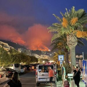 (VIDEO) Makarska rivijera u plamenu: Počela evakuacija jednog grada