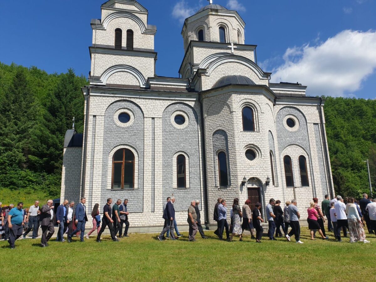 Sveštenik sa Pala prodavao lažne diplome fakulteta iz Sarajeva