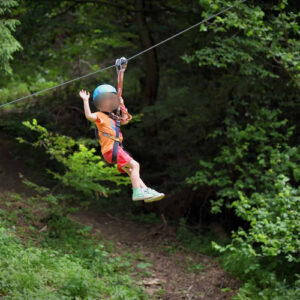 Užas u Novom Pazaru: Djevojčica na zip lineu naletjela na bebu (1), bore joj se za život