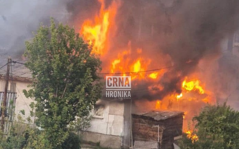 Veliki požar u Zenici: Vatrogasci bore se s vatrom, naselje bez struje