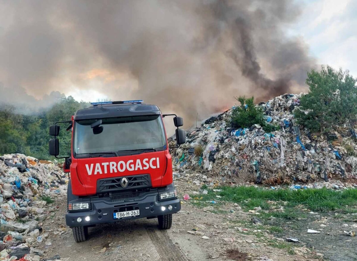 (VIDEO) Gori nelegalna deponija u Kotor Varošu