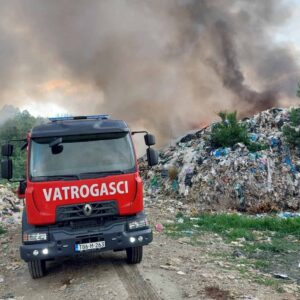 (VIDEO) Gori nelegalna deponija u Kotor Varošu