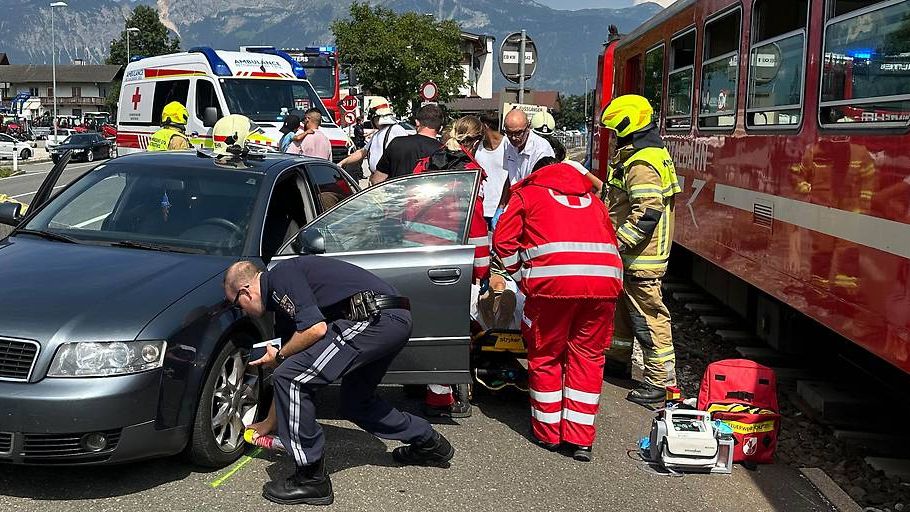 Nesreća u Austriji: Bosanka u Audi-ju se sudarila sa vozom