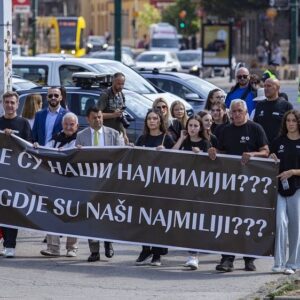 Mirna šetnja u Sarajevu: Gdje su naši najmiliji?