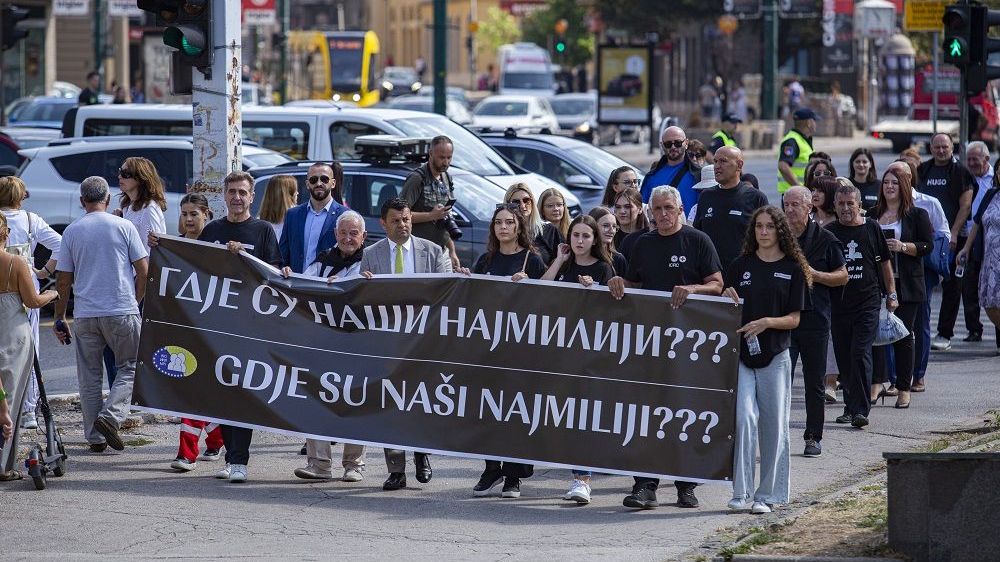 Mirna šetnja u Sarajevu: Gdje su naši najmiliji?