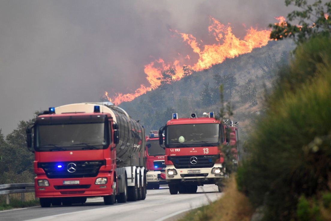 Razbuktao se požar kod Splita: Upozorenje stiglo – sklonite se u kuće, maknite djecu