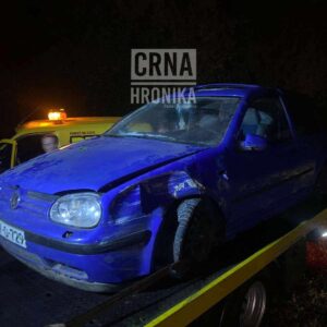 (FOTO) Pogledajte kako izgleda Golf u kojem se desila tragedija: “Sletili sa ceste i prevrnuli se”