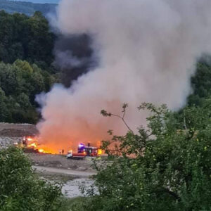 Veliki požar na tuzlanskoj deponiji: “Smrad se širi gradom”