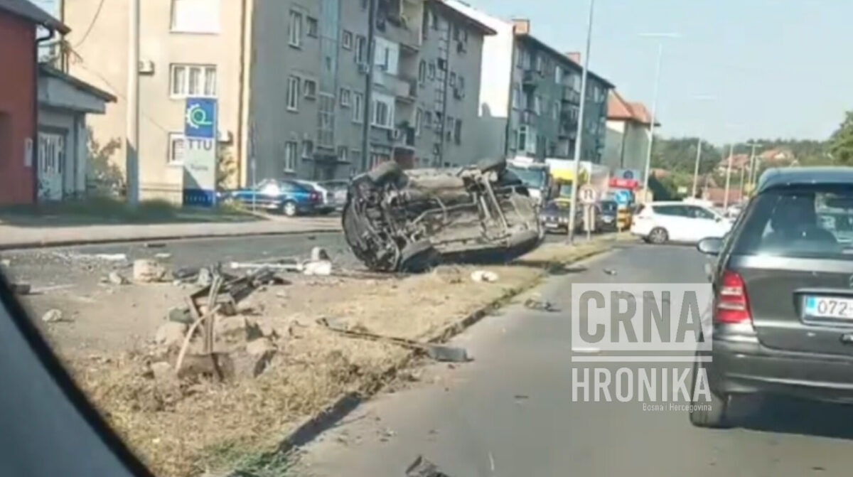 (VIDEO) Teška nesreća u Tuzli: Havarija na cesti