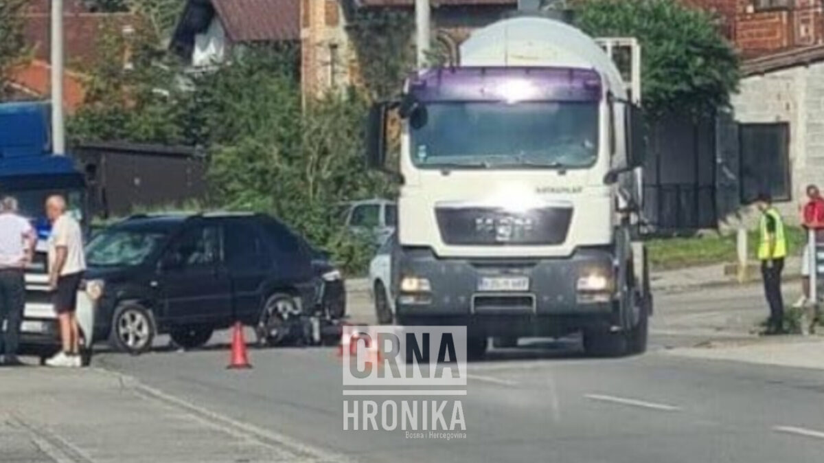 Teška nesreća kod Cazina: Automobil udario motociklistu