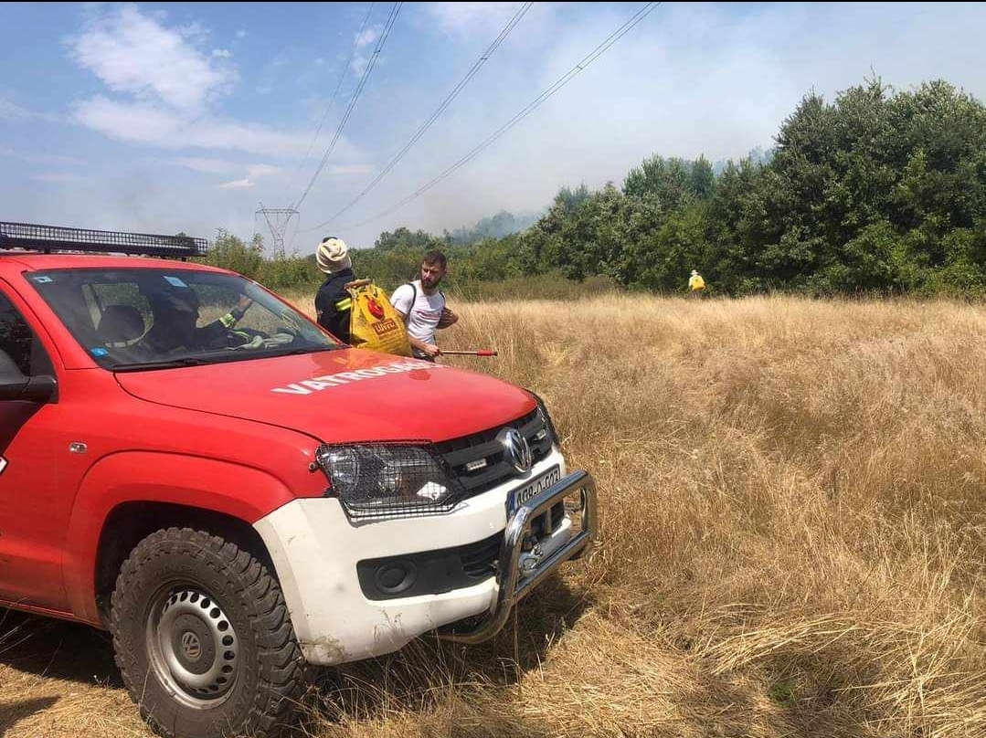 Bukti požar kod Mostara: Vatrogasci očekuju pomoć helikoptera OS BiH