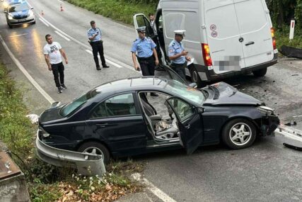 Nesreća kod Banjaluke: Povrijeđena 2 vozača, oba prevezena u UKC Srpske