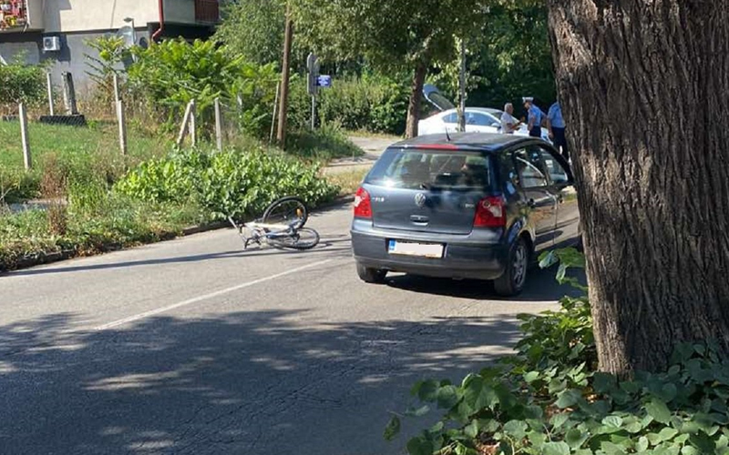 U Banjaluci udaren biciklista, bicikl završio 20 metaka od mjesta udarca