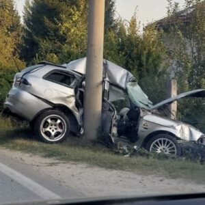 Stravična nesreća u Busovači: 24-godišnjak i maloljetnik teško povrijeđeni