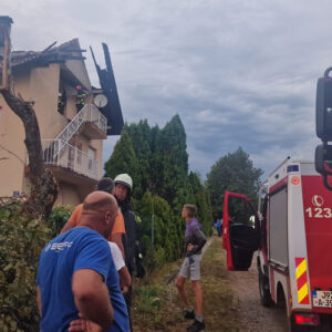 Grom udario u porodičnu kuću i izazvao požar: “Velika materijalna šteta”