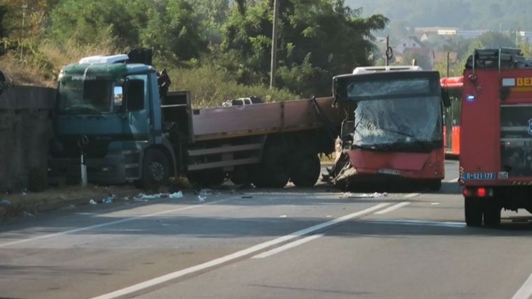 Ispovijesti vozača kamiona i autobusa nakon teške nesreće: “Ne znam šta se desilo”