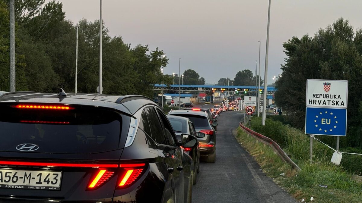 Dijaspora odlazi: Gužve na nekoliko graničnih prijelaza prema Hrvatskoj