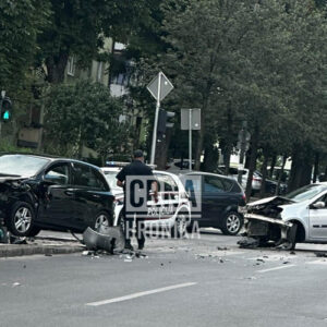 Težak sudar na raskrsnici na Grbavici, ima povrijeđenih