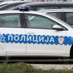 Drama u Bratuncu: Pomahnitali 49-godišnjak napao komšiju pa vilama pretukao policajca