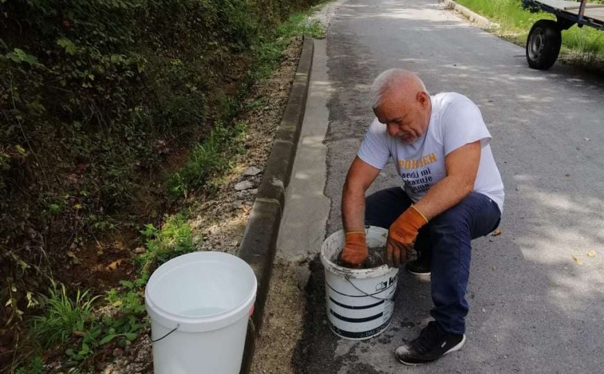 Nijaz i Hazim Velić popravili oštećeni put: “Nisu mogli više čekati političare i njihova obećanja”