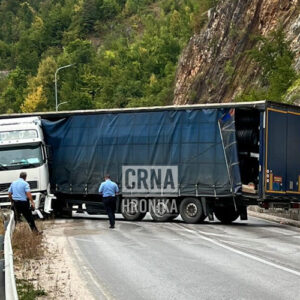 Kamion popriječio put, velike gužve na putu Sarajevo – Pale