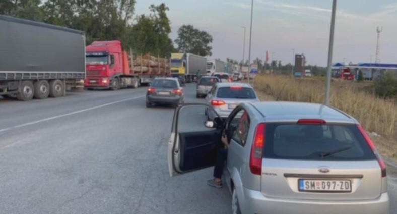 Na graničnom prelazu Rača nastao zastoj zbog velikog broja kamiona