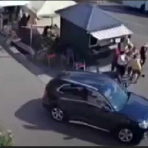 (VIDEO) Pojavio se snimak obračuna RVI radnika i dijaspore na parkingu u Blagaju